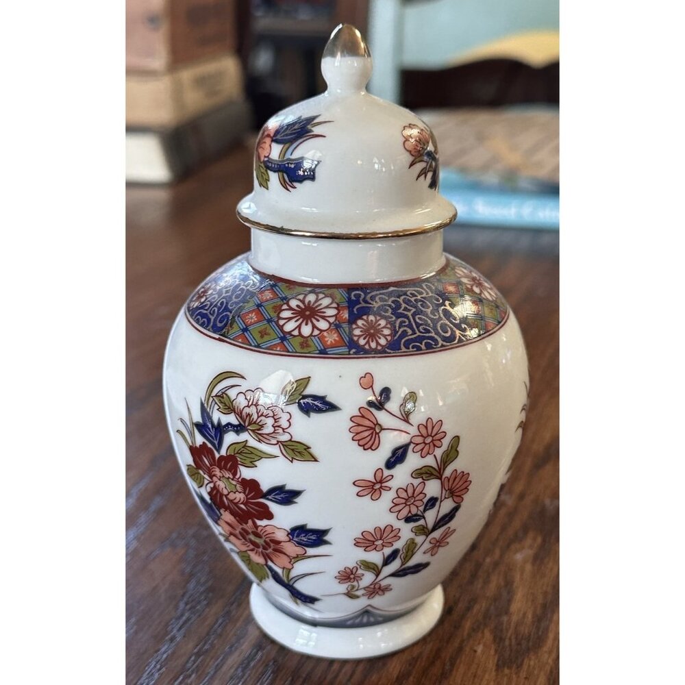 Vintage Japanese Porcelain Ginger Jar Vase w/Lid Hand Painted Floral Design‎ - Picture 2 of 7